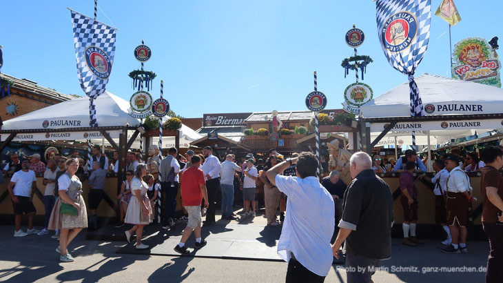 "Grüaß Gott Beim Biermann" heißt es gegenüber dem Toboggan (©Foto: Martin Schmitz)